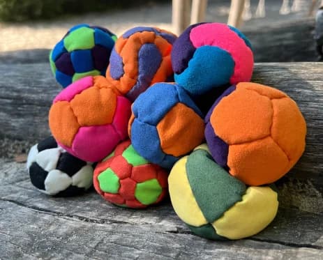 Footbags Crazysack cousus main dans différentes couleurs