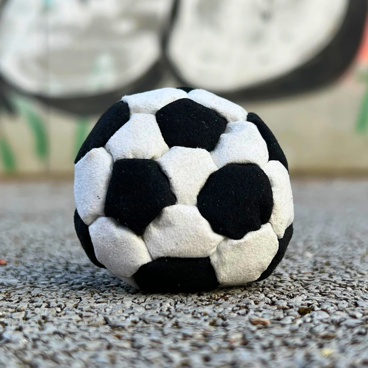 32 Panels Footbag mit Metallkugelfüllung – Crazy Sack Stoffball & Pro Kickball 02