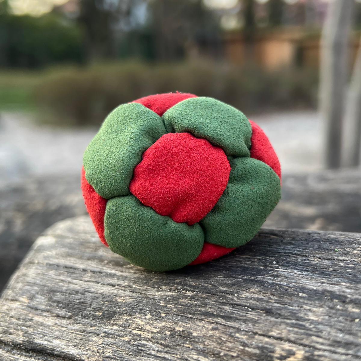 14 Panels Footbag mit Sandfüllung – Crazy Sack Stoffball & Kickball 03