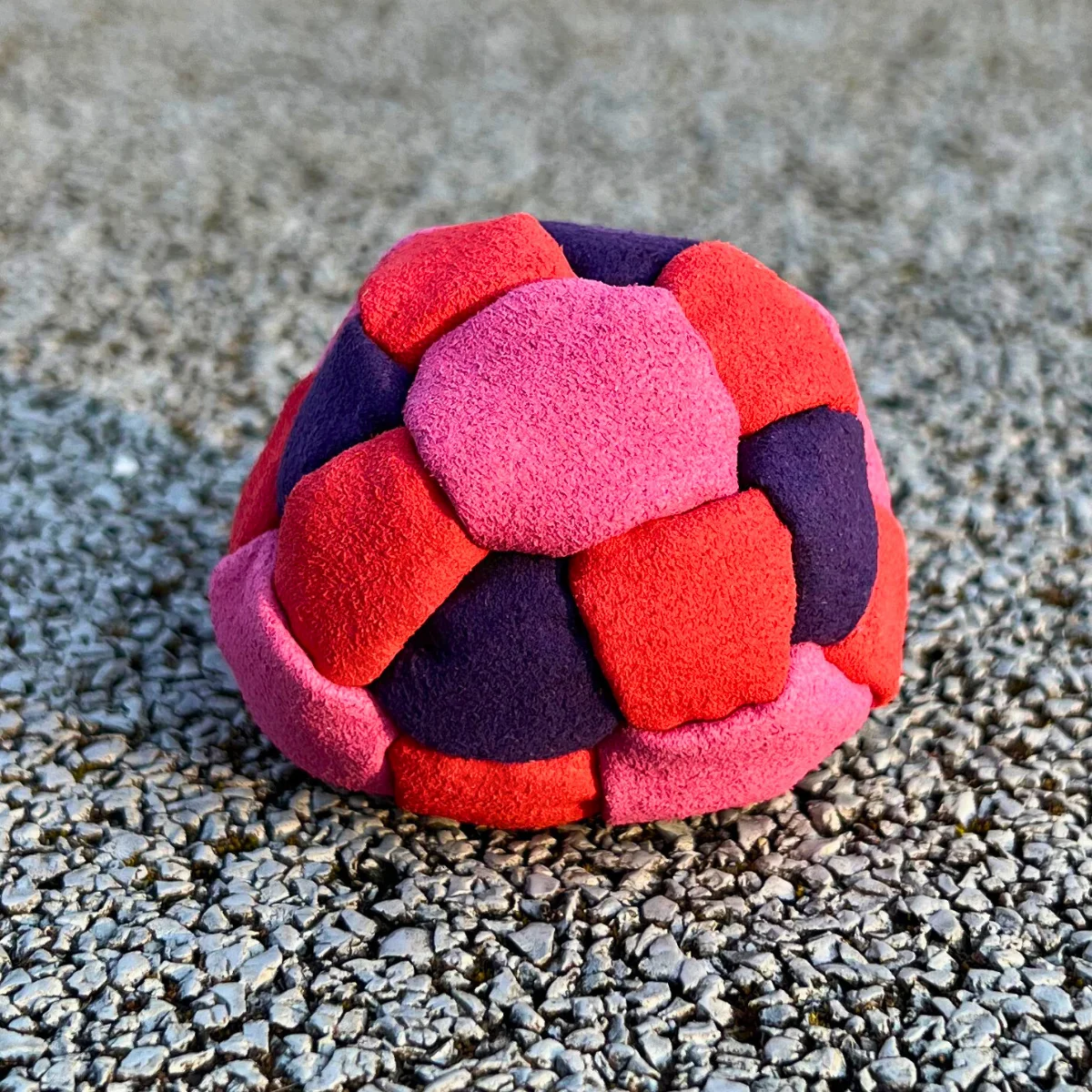 26 Panels Footbag mit Metallkugelfüllung – Crazy Sack Stoffball & Kickball 02