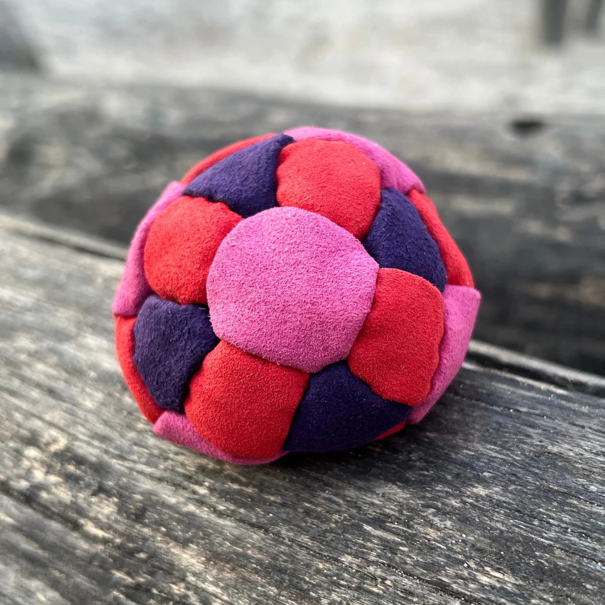 26 Panels Footbag mit Metallkugelfüllung – Crazy Sack Stoffball & Kickball 03