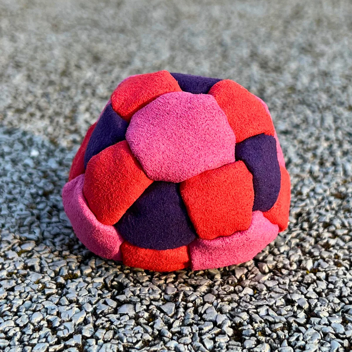 26 Panels Footbag mit Sandfüllung – Crazy Sack Kickball & Stoffball 02