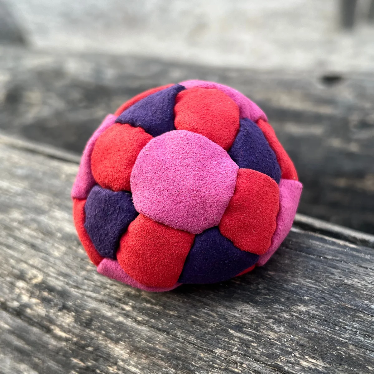 26 Panels Footbag mit Sandfüllung – Crazy Sack Kickball & Stoffball 03