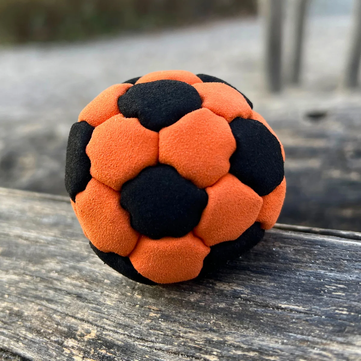 32 Panels Footbag mit Kunststoffgranulat – Crazy Sack Stoffball & Kickball für Freestyle 03