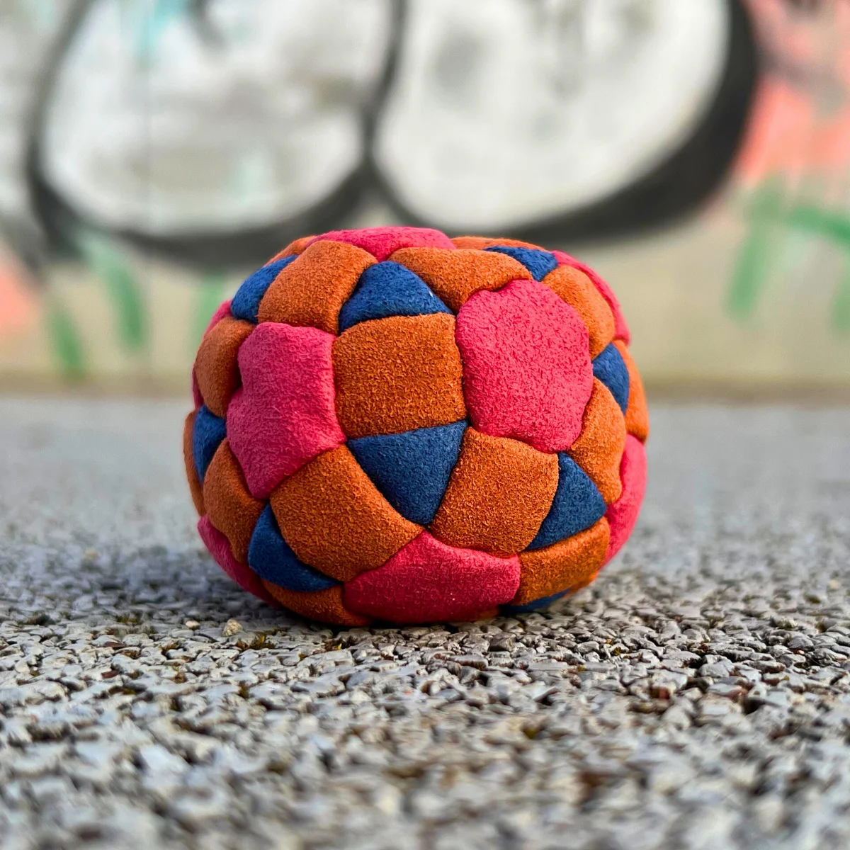 62 Panels Footbag mit Sandfüllung – Crazy Sack 02