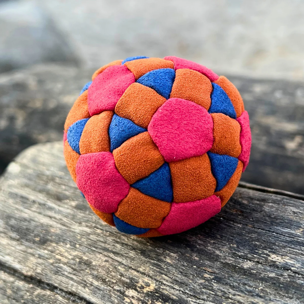 62 Panels Footbag mit Sandfüllung – Crazy Sack 03