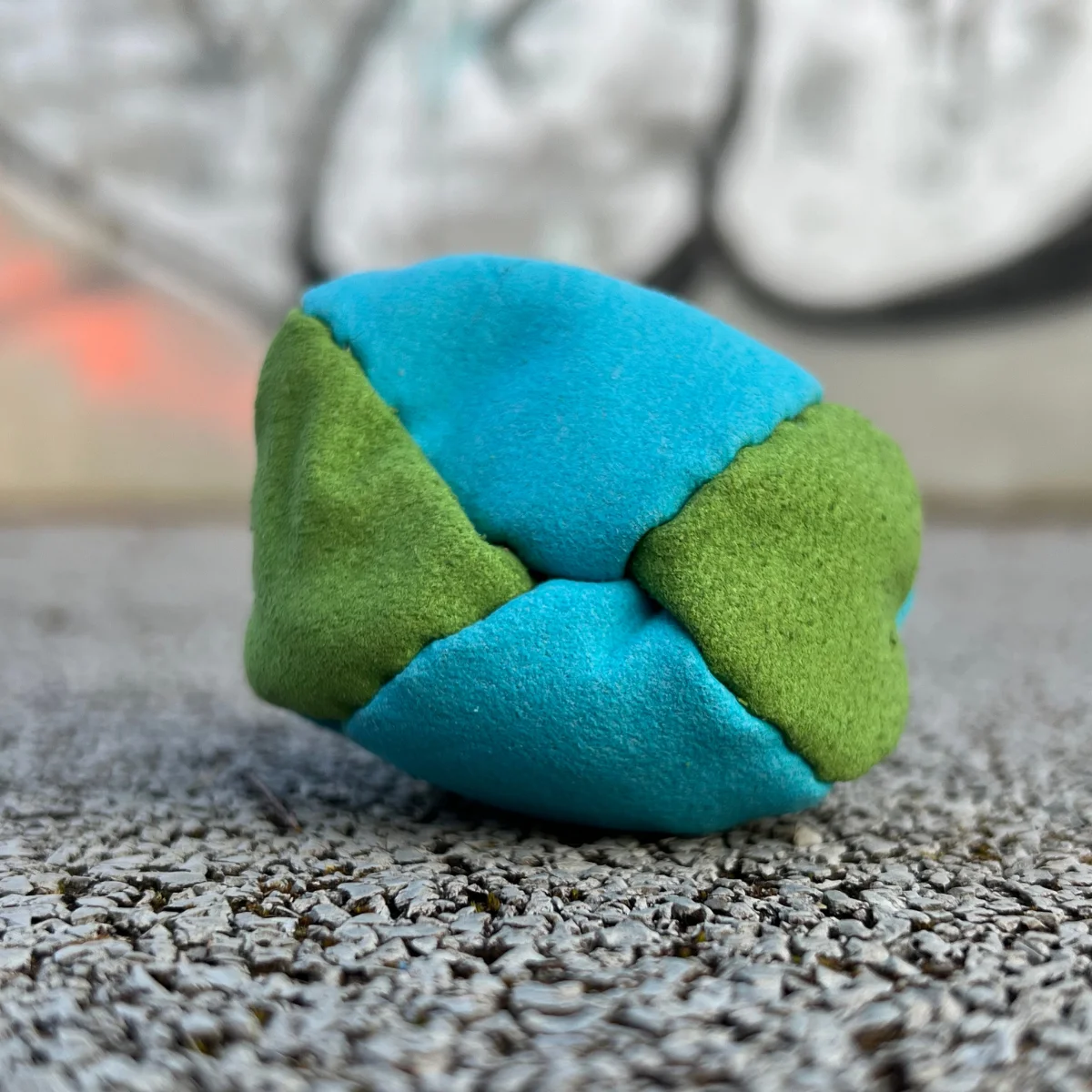 8 Panels Footbag mit Sandfüllung – Crazy Sack Stoffball für Freestyle & Kickball 02