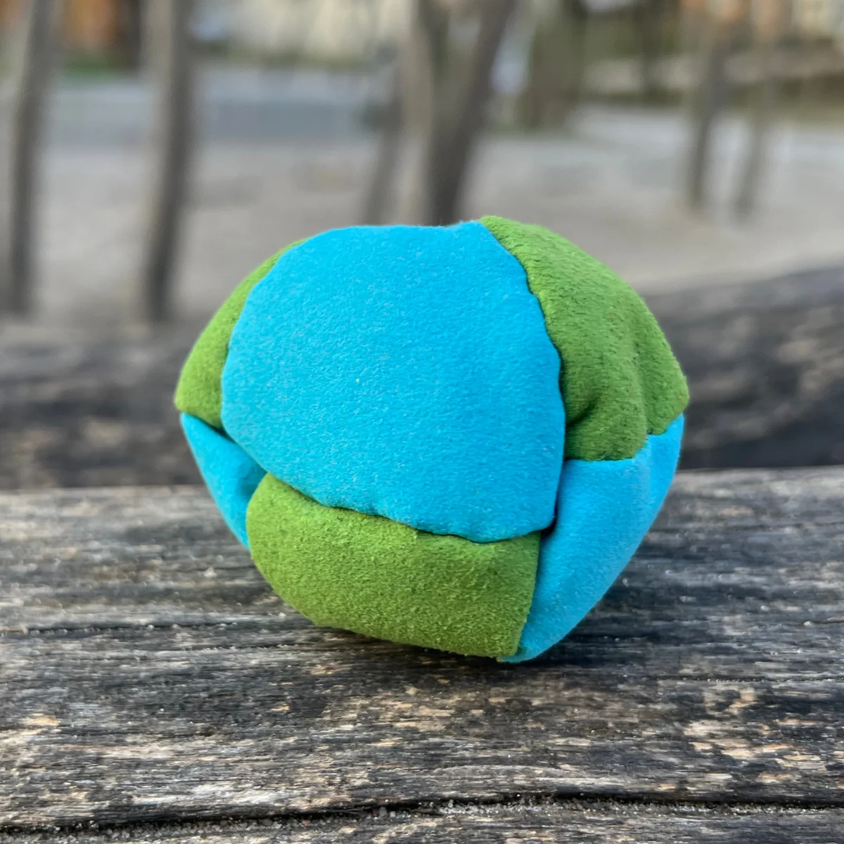 8 Panels Footbag mit Sandfüllung – Crazy Sack Stoffball für Freestyle & Kickball 03