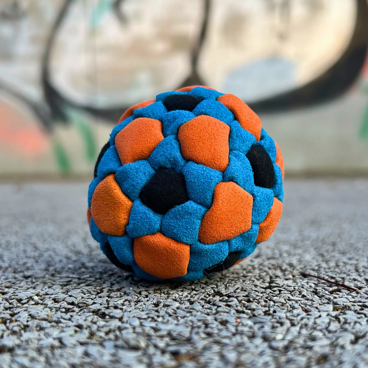 92 Panels Footbag mit Sandfüllung – Präzision & Flexibilität im Crazy Sack Stoffball 02